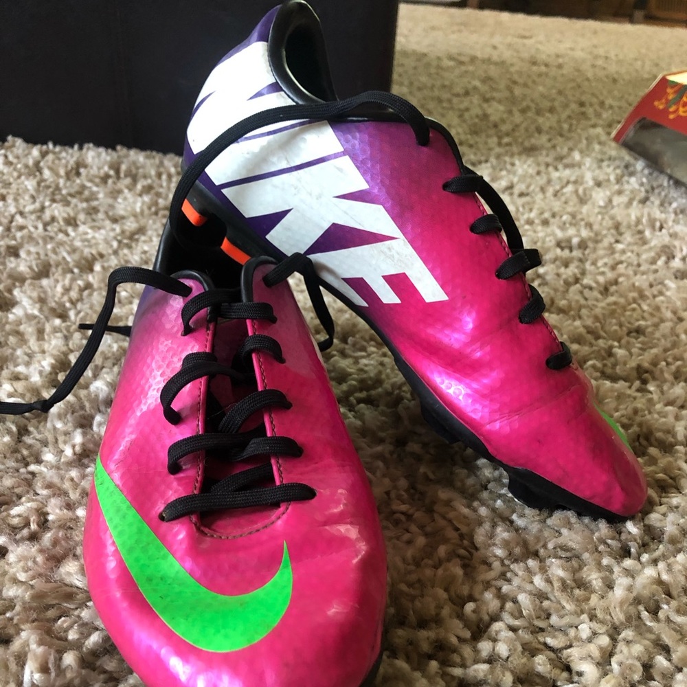 Nike Youth Soccer Cleats SIZE 3.5